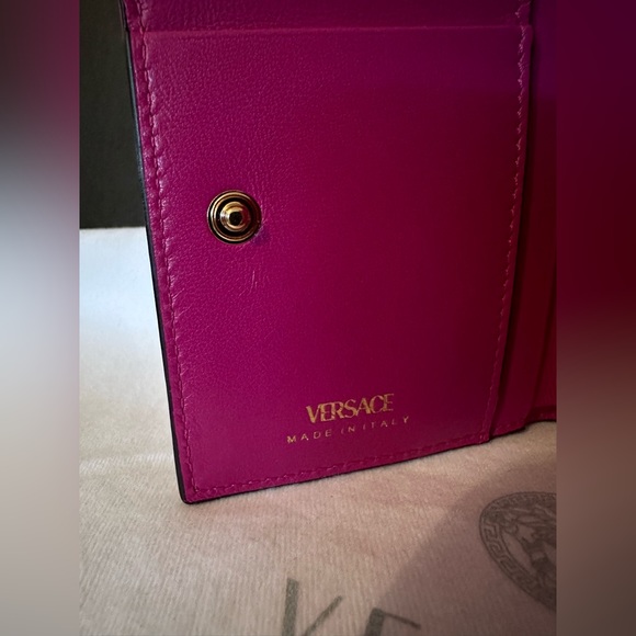 Versace Pink quilted card case compact wallet NEW (AUTHENTIC) - Picture 5 of 10